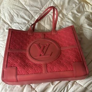 LV Tote PLEASE READ!!!!!!
